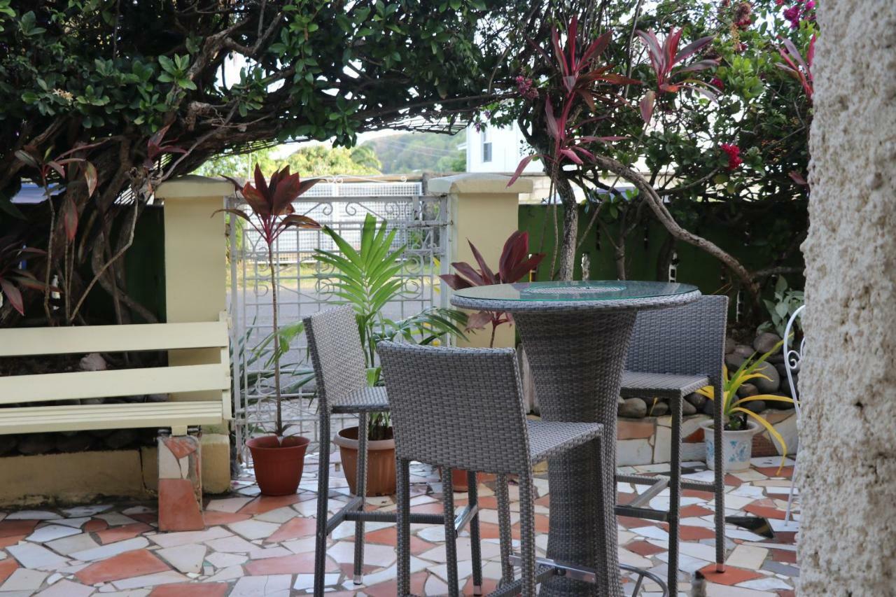 Rainbow Inn Grenville ภายนอก รูปภาพ
