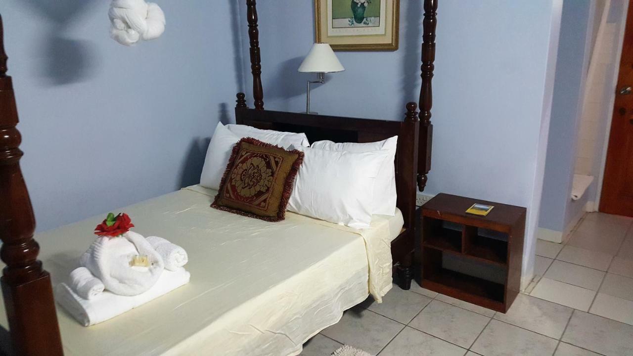 Rainbow Inn Grenville ภายนอก รูปภาพ
