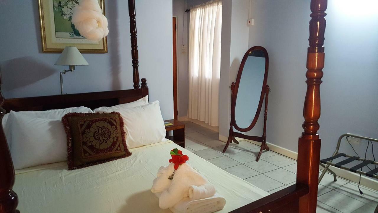 Rainbow Inn Grenville ภายนอก รูปภาพ